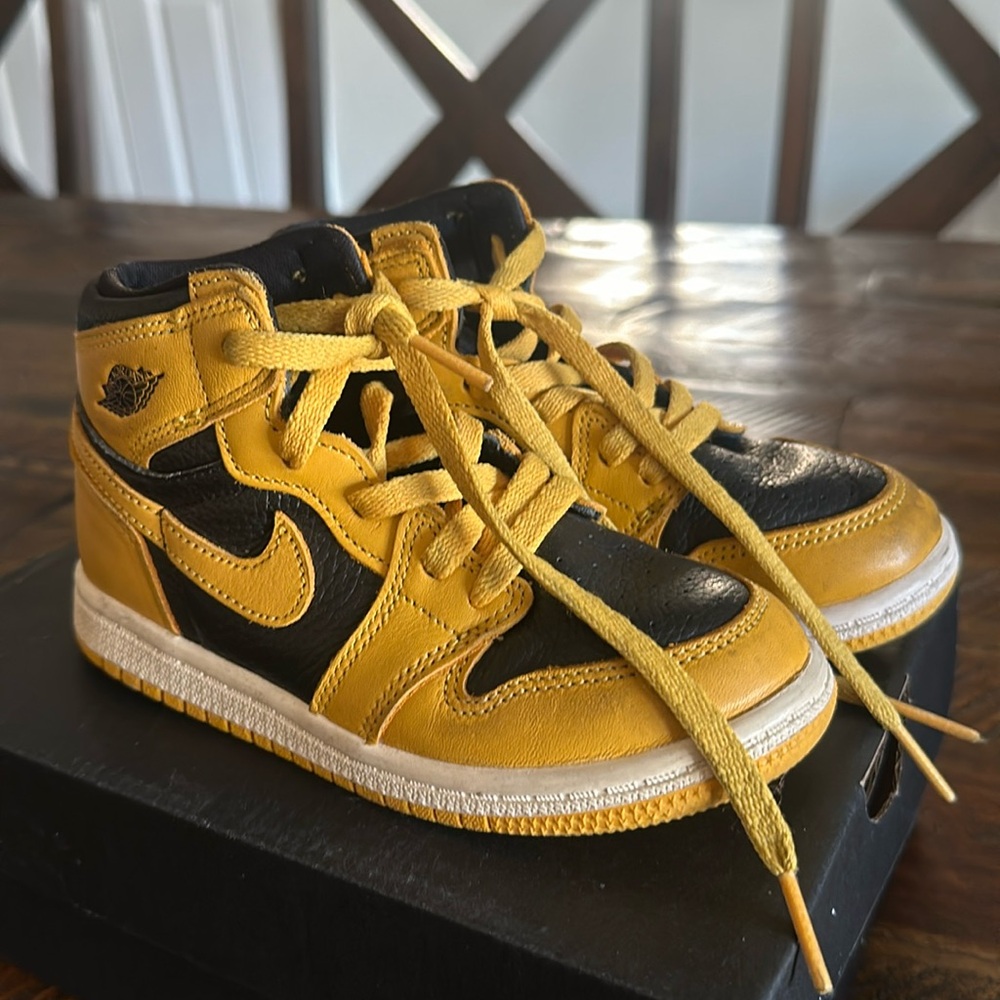 Black and yellow Jordan’s kids size 10c
